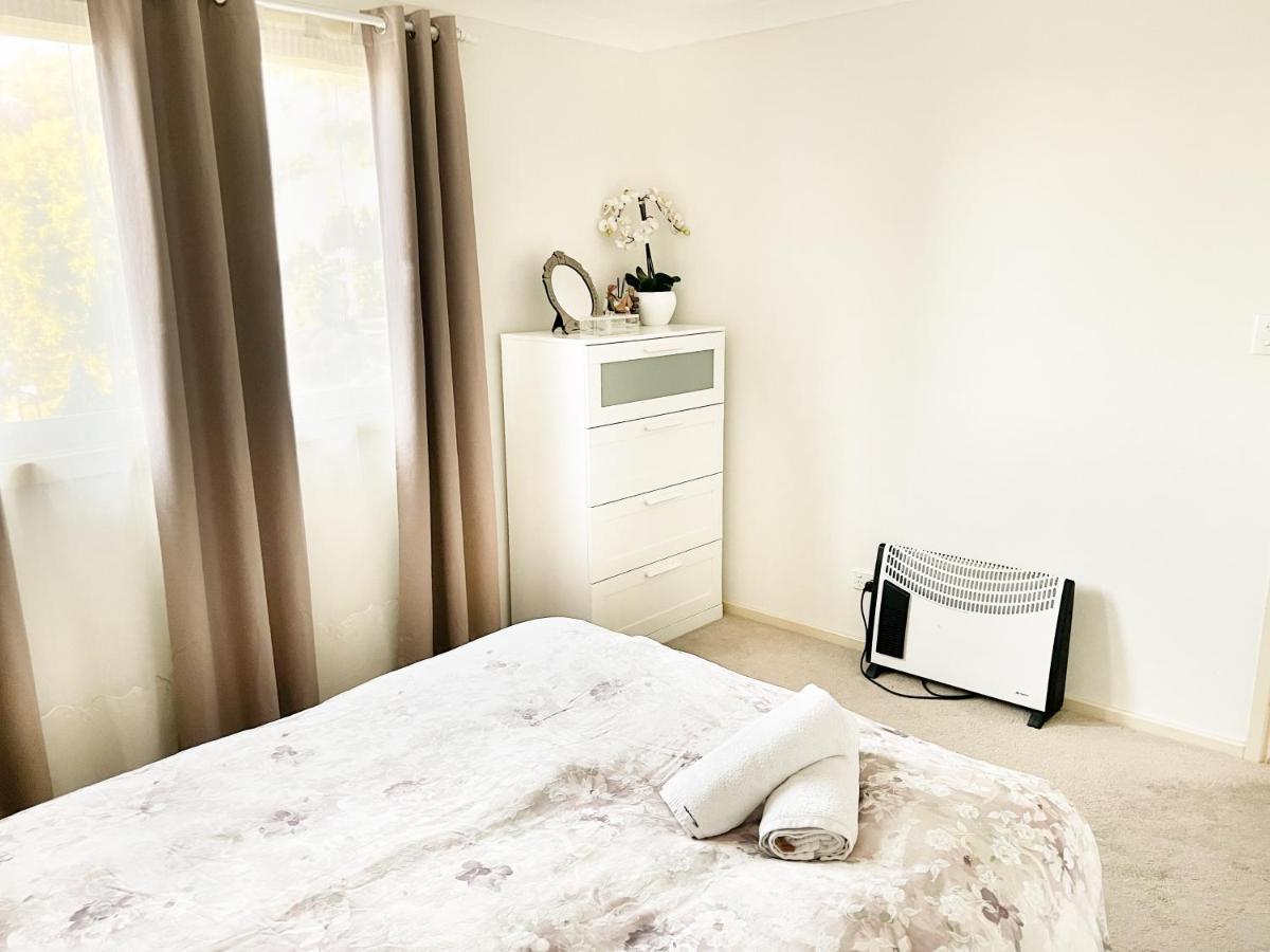 Bright & Beautiful Home On The Hills! Kelmscott Esterno foto